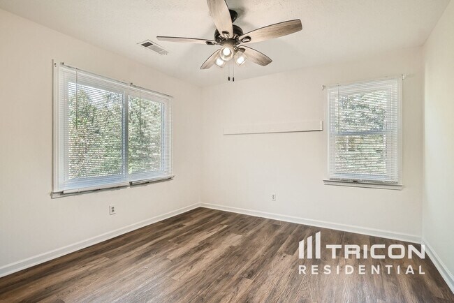 Building Photo - 75 Picketts Ridge Ct