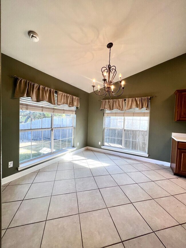 Building Photo - Beautiful Home In Oak Hollow Estates