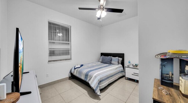 Building Photo - 320 Homer Ave S