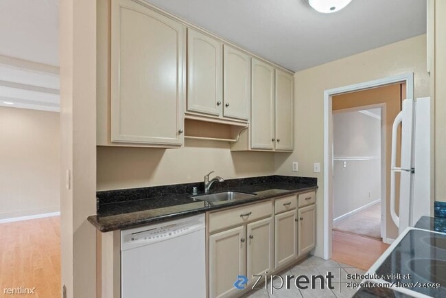 Building Photo - 2 br, 2 bath Condo - 99 E Middlefield Rd, ...