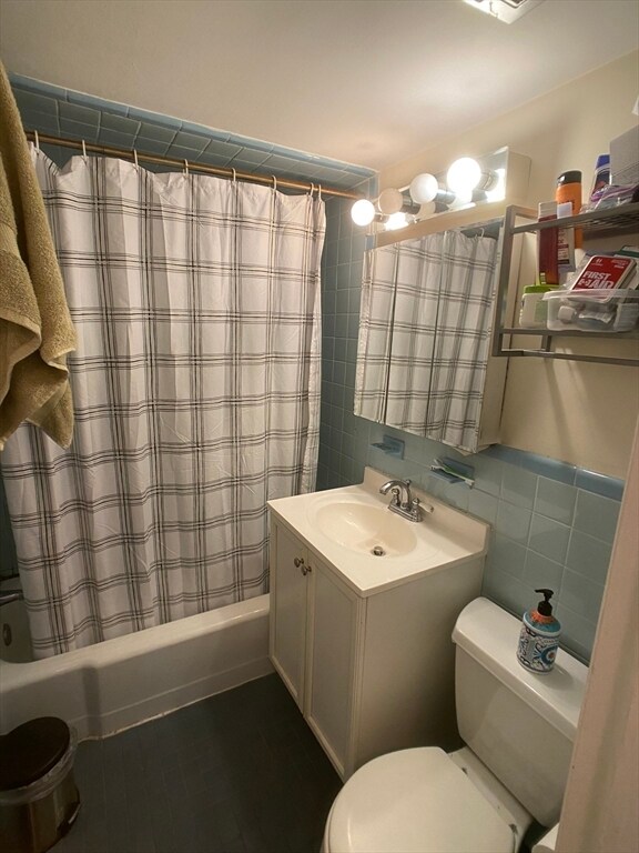 Building Photo - 590 Centre St