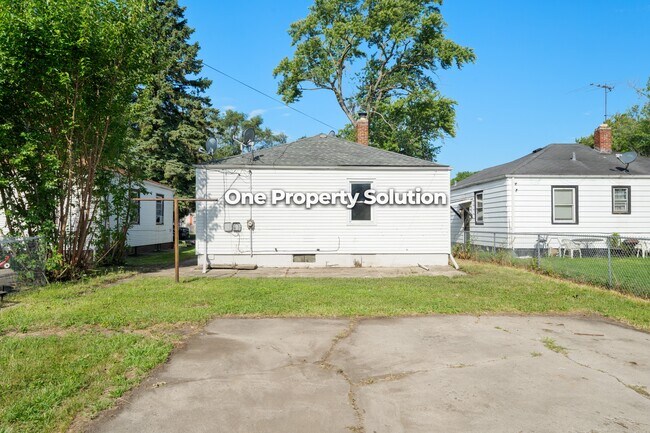 Building Photo - 5043 Washington St