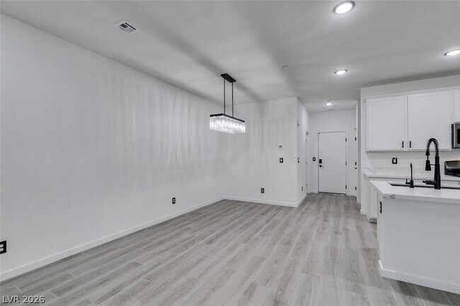 Building Photo - 1540 Maya Xing Ave
