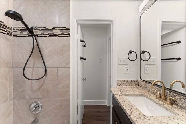 Building Photo - 4135 Hill Oak Dr