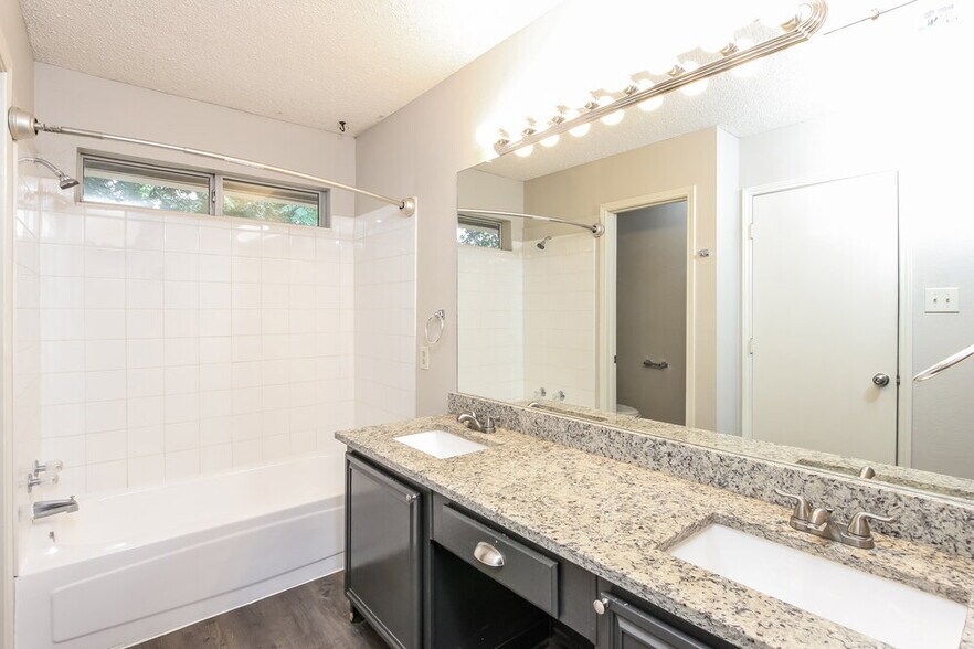 Building Photo - 1701 Gainsborough Way