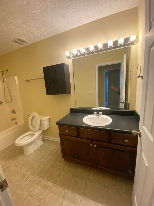 Building Photo - 1809 Azalea Dr