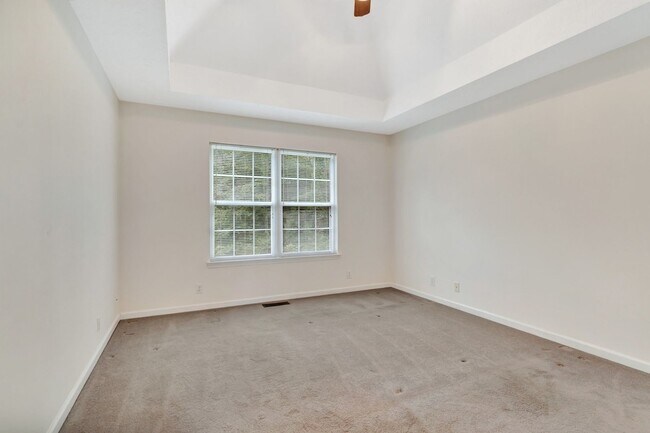 Building Photo - NEW PRICE and $500 off second full month's rent with a signed lease beginning in August!
