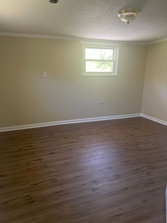 Building Photo - Newly Renovated Home In Harrison