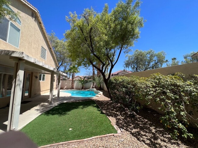 Building Photo - Summerlin 5 Bedroom with a Swimming Pool