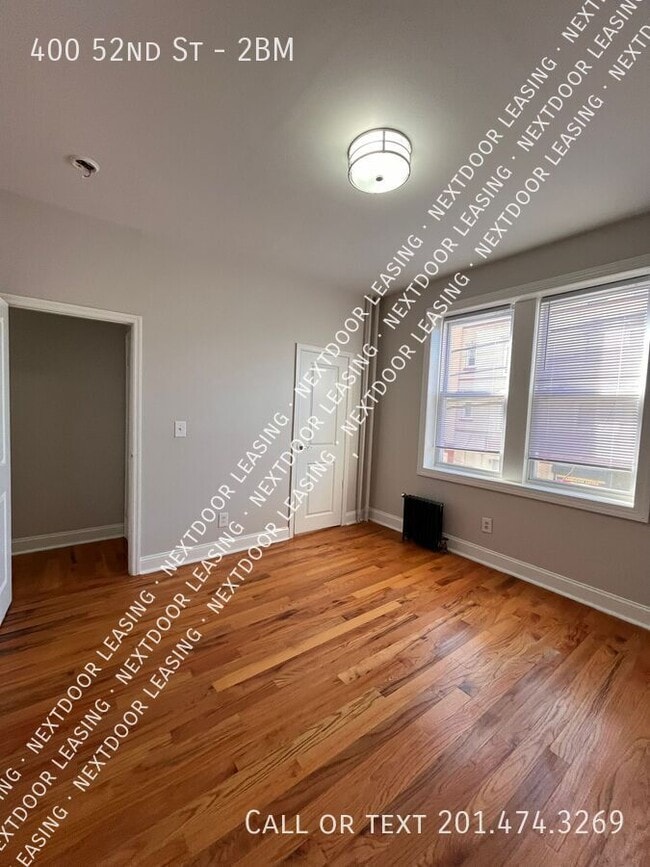 Building Photo - 400 52nd St
