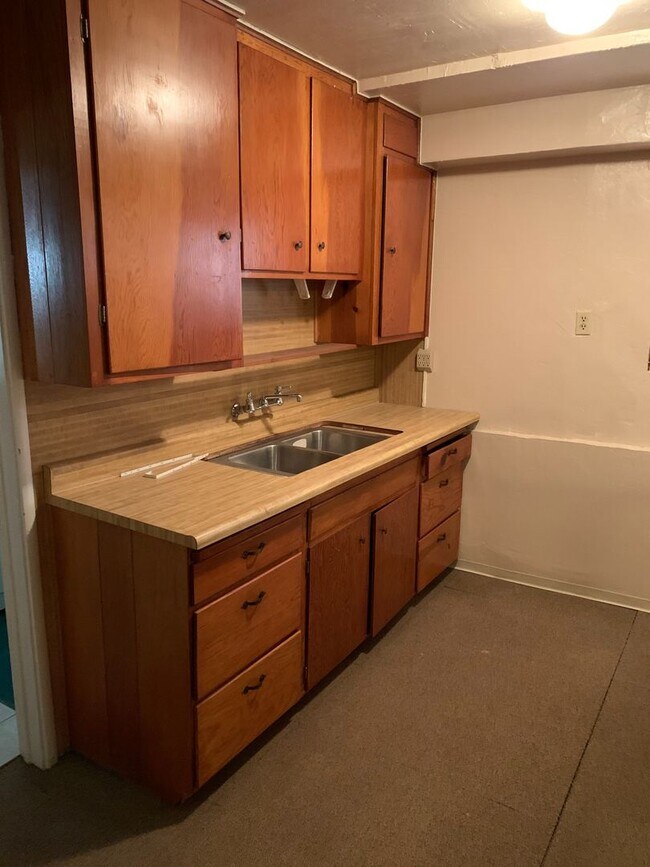 Building Photo - Great Location. 2 Bedroom Home