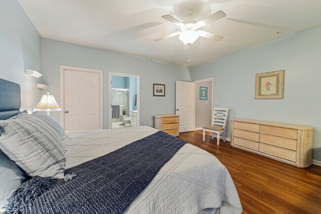 Building Photo - 5433 Village Dr NW