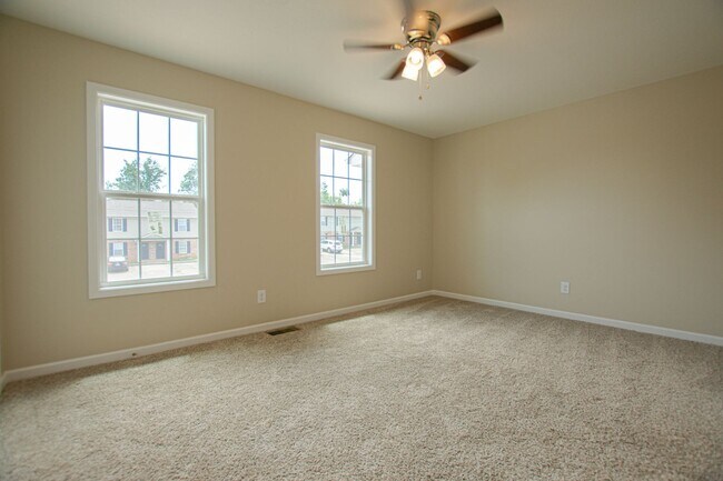 Building Photo - 2066 Tynewood Dr