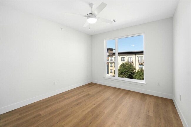 Building Photo - 1701 Simond Ave