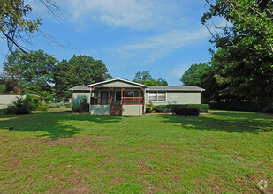 Building Photo - 20742 Meadowbrook Dr