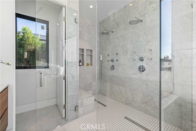 Building Photo - 4532 Katherine Ave