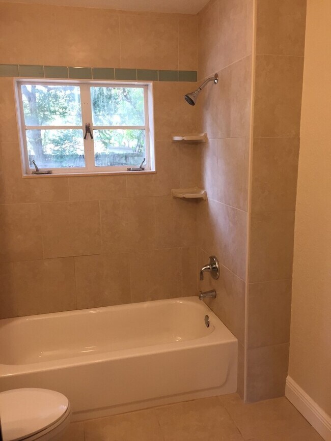 Building Photo - 3 Bedroom, 2 1/2 Bath Single Family Home With Pool