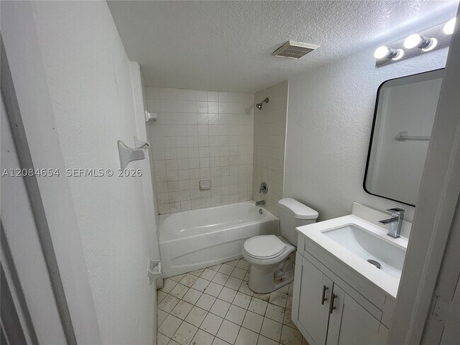 Building Photo - 1251 SE 31st Ct