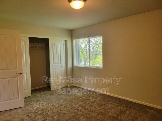 Building Photo - 2464 SW Timber View Ct