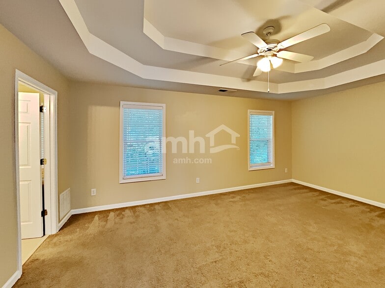 Building Photo - 710 Ridgewood Way