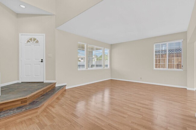 Building Photo - 880 Woodsong Ln