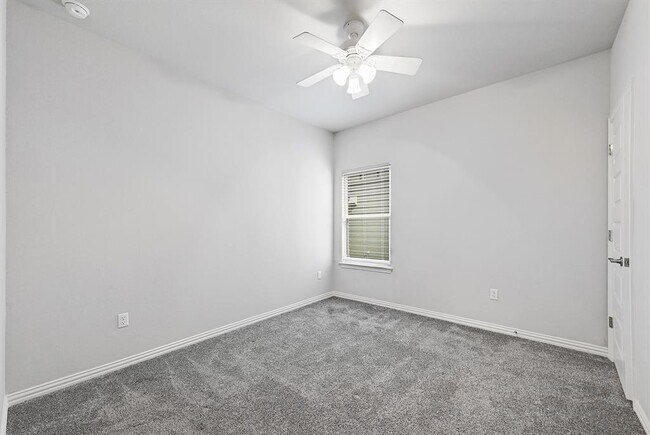 Building Photo - 8816 Mina Dr