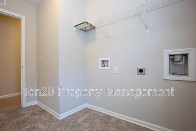 Building Photo - 7272 Sorrel Dr