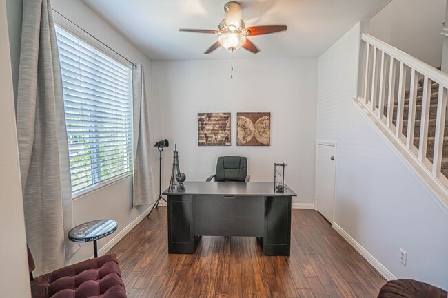 Building Photo - Fully Furnished House - Short Term Lease -  Month to Month - Most utilities Included