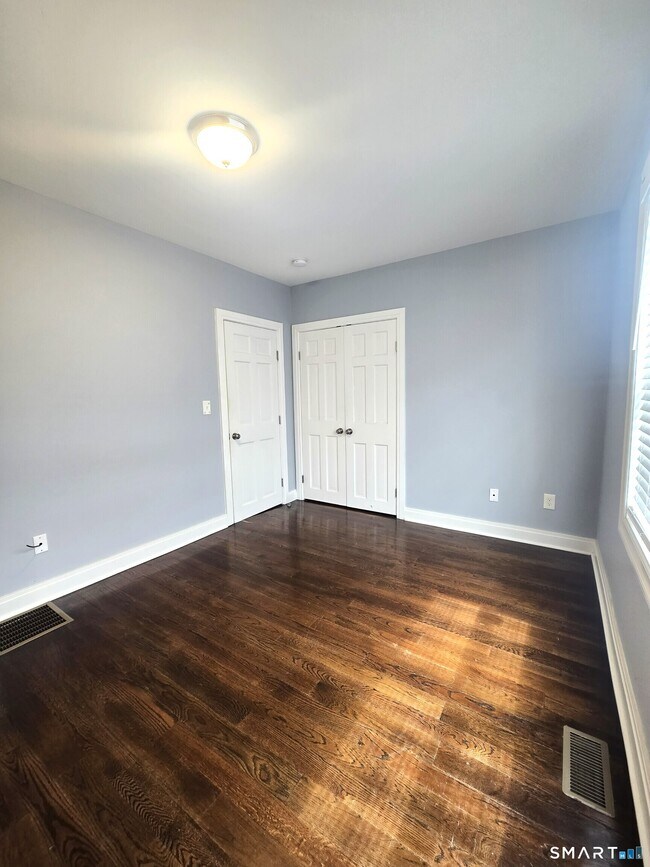 Building Photo - 206 Scofield Ave