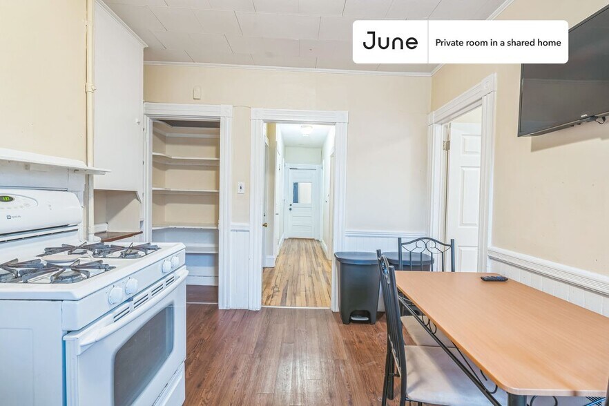 Building Photo - Room in Shared 4 bed/1 bath home
