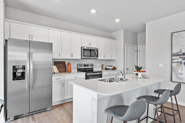 Building Photo - 1043 Maywood Ln