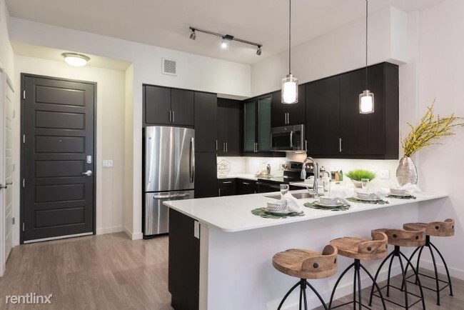 Building Photo - 1 br, 1 bath Condo - 90 Rainey St