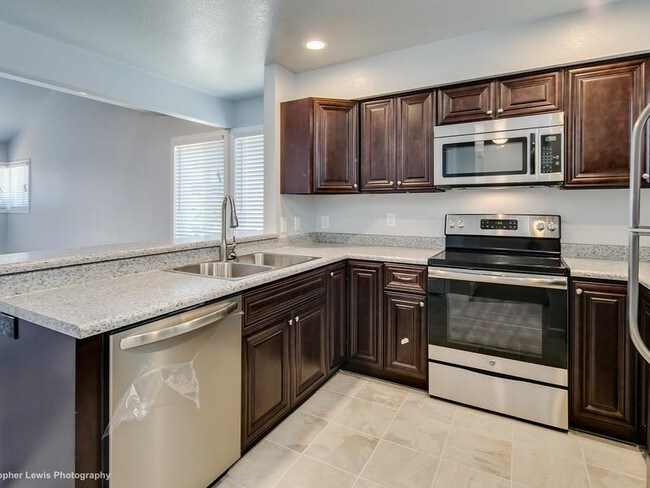 Building Photo - 1140 Poplar Ave