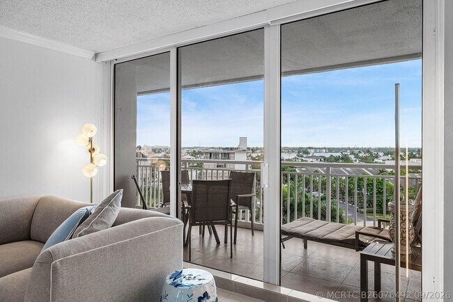 Building Photo - 3546 S Ocean Blvd