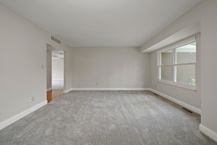 Building Photo - 6744 Merwin Pl