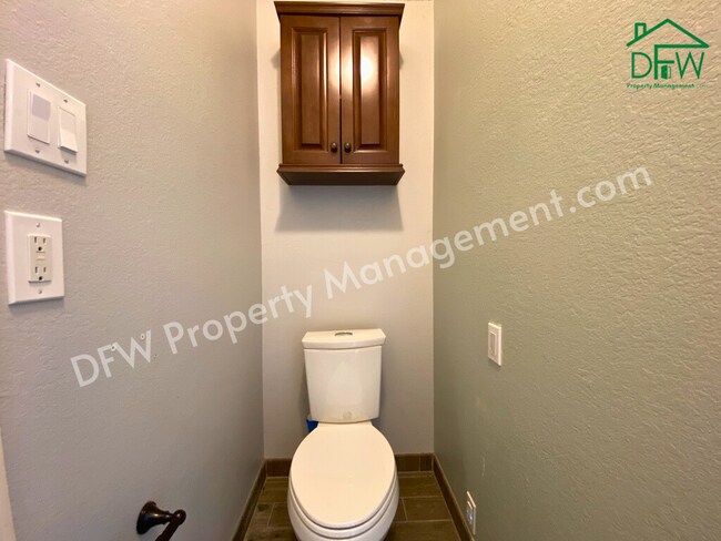 Building Photo - 2502 Chapel Hill Dr