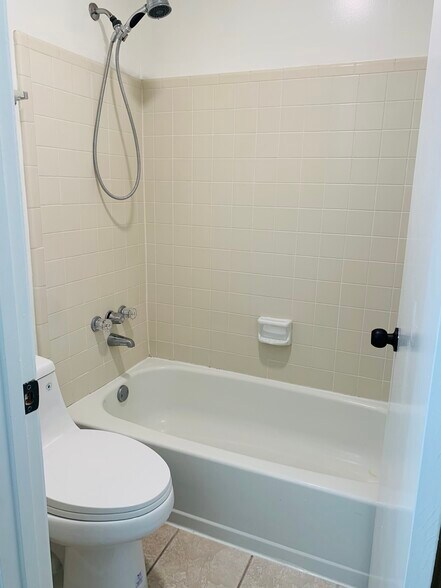 Building Photo - 524 Warm Springs Cir