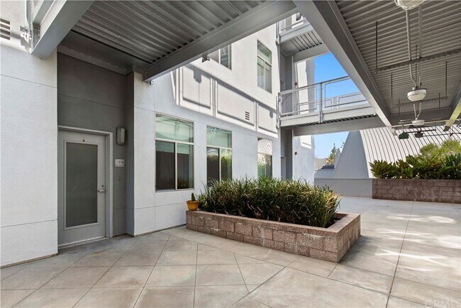 Building Photo - 435 W Center Street Promenade