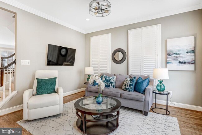 Building Photo - 17 Alexander St