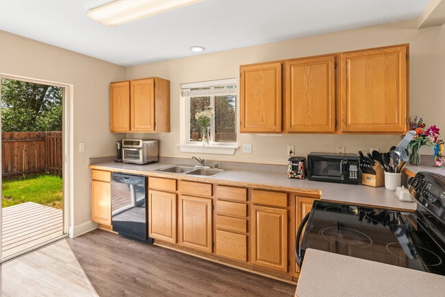 Building Photo - 306 Golden Valley Dr