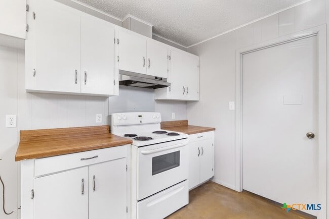 Building Photo - 222 Redbud Ln