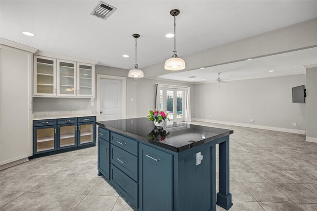 Building Photo - 10303 Greenwillow Dr