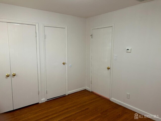 Building Photo - 1471 Thomas Ave
