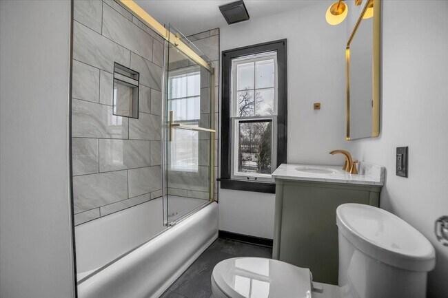 Building Photo - 4941 Montgomery Ave