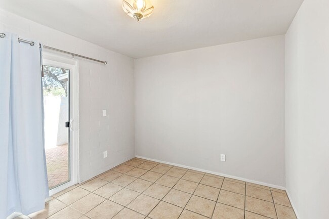 Building Photo - Charming central home