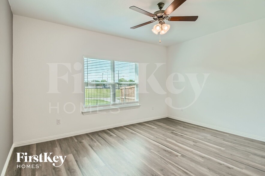 Building Photo - 7360 Parkside Pl Dr