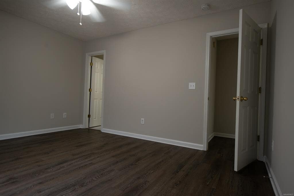 Building Photo - 325 James Dr