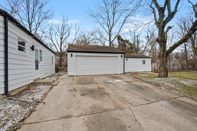 Building Photo - 4472 Curundu Ave