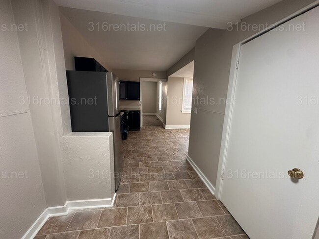 Building Photo - $1445 - 5 room 2.5 bathroom - Single Family Home