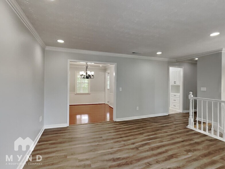 Building Photo - 1434 Oak Forest Way SE